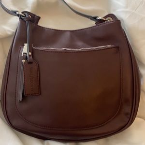 SOLE/SOCIETY Luxurious classic bag in soft burgundy with plenty of room